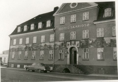 Hotel Skarridsø med frise